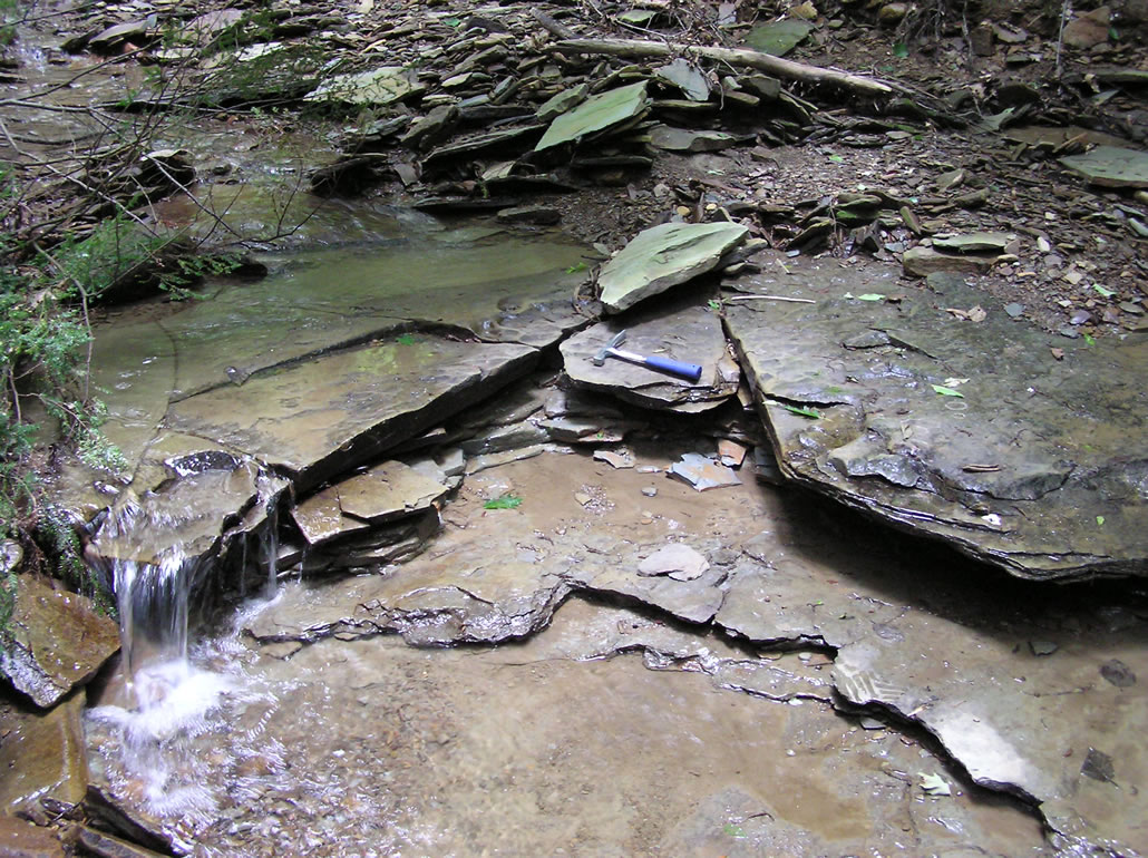 Bedrock fractures in a stream bed near Meadville, PA